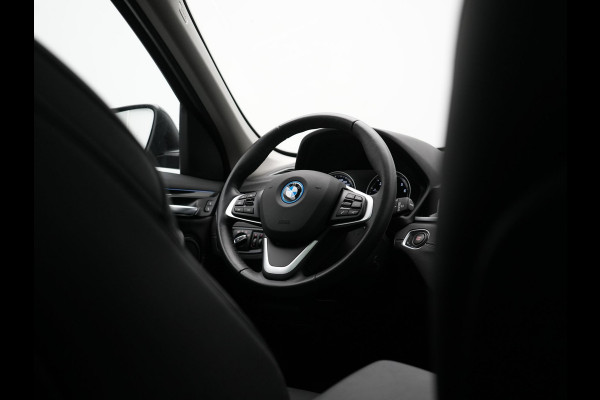 BMW X1 xDrive25e Sportline Plug In Hybrid 221pk Dealer O.H PHEV | Panodak | Adaptive Cruise | Camera | Sportstoelen Verwarmd | Sfeerverlichting | Navigatie | DAB |
