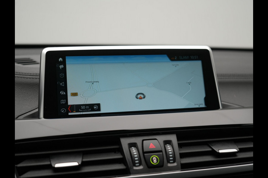 BMW X1 xDrive25e Sportline Plug In Hybrid 221pk Dealer O.H PHEV | Panodak | Adaptive Cruise | Camera | Sportstoelen Verwarmd | Sfeerverlichting | Navigatie | DAB |