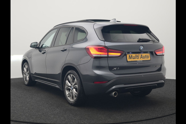 BMW X1 xDrive25e Sportline Plug In Hybrid 221pk Dealer O.H PHEV | Panodak | Adaptive Cruise | Camera | Sportstoelen Verwarmd | Sfeerverlichting | Navigatie | DAB |
