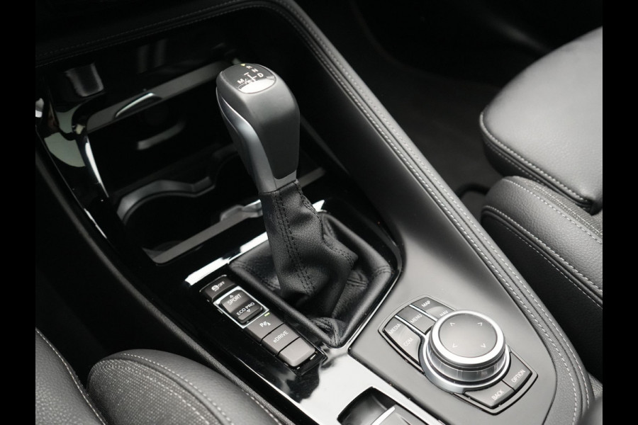 BMW X1 xDrive25e Sportline Plug In Hybrid 221pk Dealer O.H PHEV | Panodak | Adaptive Cruise | Camera | Sportstoelen Verwarmd | Sfeerverlichting | Navigatie | DAB |