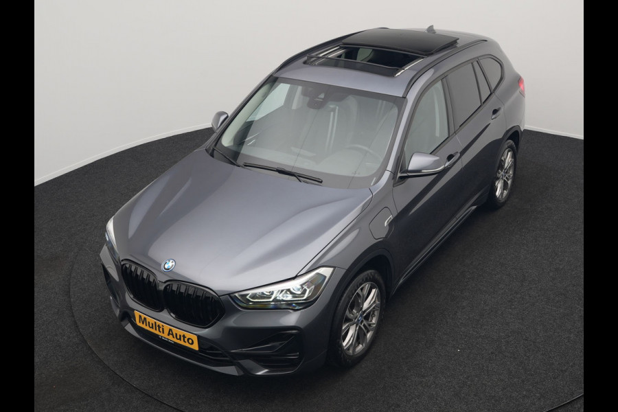 BMW X1 xDrive25e Sportline Plug In Hybrid 221pk Dealer O.H PHEV | Panodak | Adaptive Cruise | Camera | Sportstoelen Verwarmd | Sfeerverlichting | Navigatie | DAB |