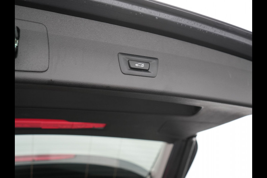 BMW X1 xDrive25e Sportline Plug In Hybrid 221pk Dealer O.H PHEV | Panodak | Adaptive Cruise | Camera | Sportstoelen Verwarmd | Sfeerverlichting | Navigatie | DAB |