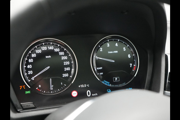 BMW X1 xDrive25e Sportline Plug In Hybrid 221pk Dealer O.H PHEV | Panodak | Adaptive Cruise | Camera | Sportstoelen Verwarmd | Sfeerverlichting | Navigatie | DAB |