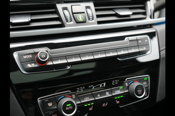 BMW X1 xDrive25e Sportline Plug In Hybrid 221pk Dealer O.H PHEV | Panodak | Adaptive Cruise | Camera | Sportstoelen Verwarmd | Sfeerverlichting | Navigatie | DAB |