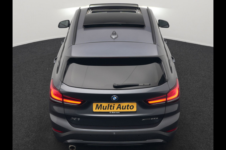 BMW X1 xDrive25e Sportline Plug In Hybrid 221pk Dealer O.H PHEV | Panodak | Adaptive Cruise | Camera | Sportstoelen Verwarmd | Sfeerverlichting | Navigatie | DAB |