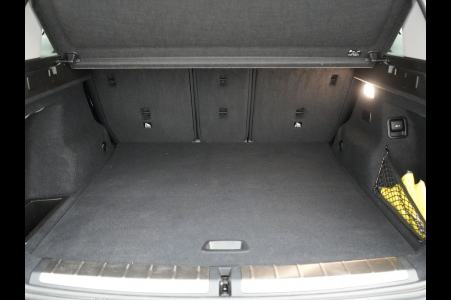 BMW X1 xDrive25e Sportline Plug In Hybrid 221pk Dealer O.H PHEV | Panodak | Adaptive Cruise | Camera | Sportstoelen Verwarmd | Sfeerverlichting | Navigatie | DAB |