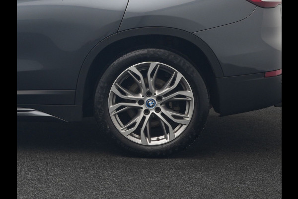 BMW X1 xDrive25e Sportline Plug In Hybrid 221pk Dealer O.H PHEV | Panodak | Adaptive Cruise | Camera | Sportstoelen Verwarmd | Sfeerverlichting | Navigatie | DAB |