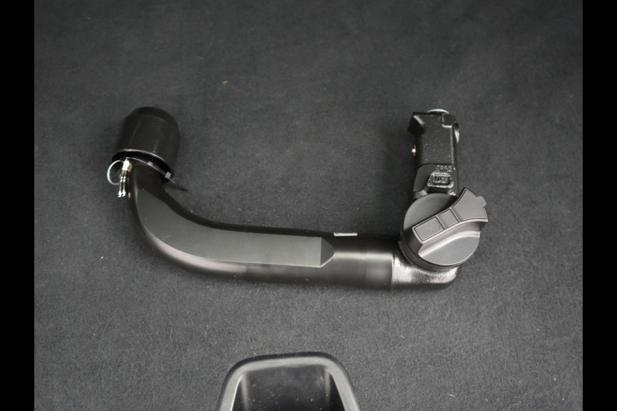 Land Rover Discovery Sport P300e R-Dynamic HSE Plug In Hybrid 309pk Dealer O.H. PHEV | Trekhaak Afn. |  Adaptive Cruise | Camera | Meridian Audio | Alcantara Sportstoelen Memory & Verwarmd | Stuur Verwarmd | Apple Carplay | Keyless | Blis | Navigatie | DAB |