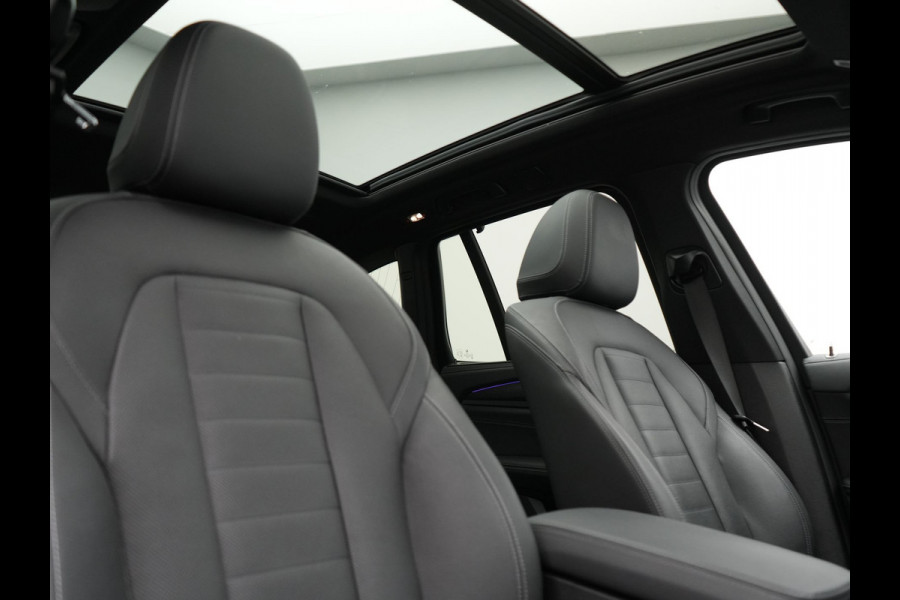BMW X3 xDrive30e M Sport Plug In Hybrid 293pk Dealer O.H. PHEV | Trekhaak Af Fabriek | Panodak | Head Up | 360 Camera | Laser LED | 20"L.M | Lederen Sportstoelen Ventilatie &  Memory | Sfeerverlichting | Stoelen & Stuur Verwarmd | Aventurinrot III M