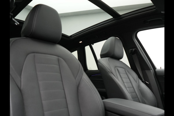 BMW X3 xDrive30e M Sport Plug In Hybrid 293pk Dealer O.H. PHEV | Trekhaak Af Fabriek | Panodak | Head Up | 360 Camera | Laser LED | 20"L.M | Lederen Sportstoelen Ventilatie &  Memory | Sfeerverlichting | Stoelen & Stuur Verwarmd | Aventurinrot III M