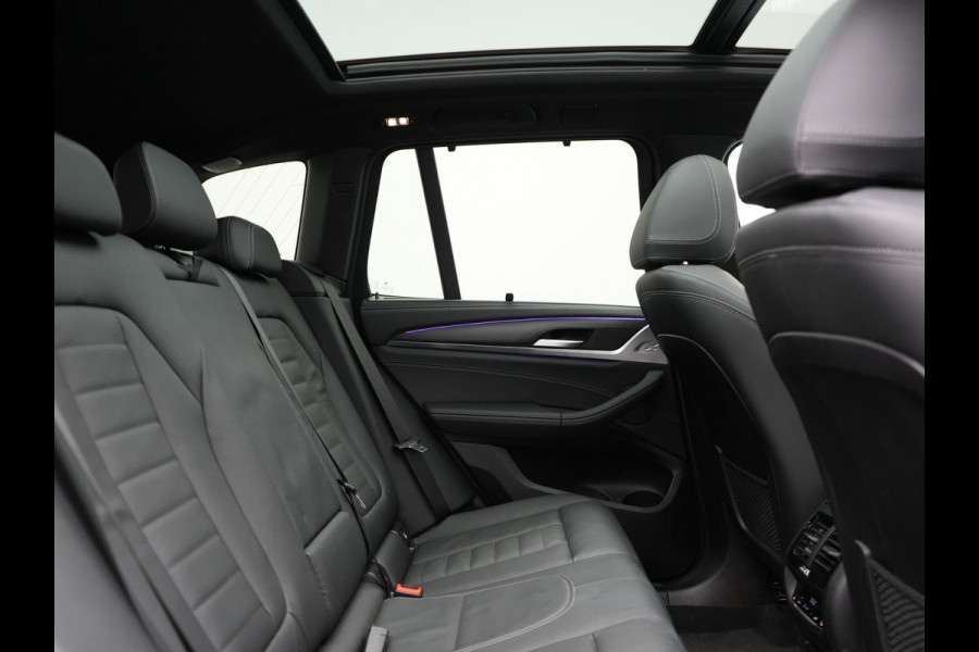 BMW X3 xDrive30e M Sport Plug In Hybrid 293pk Dealer O.H. PHEV | Trekhaak Af Fabriek | Panodak | Head Up | 360 Camera | Laser LED | 20"L.M | Lederen Sportstoelen Ventilatie &  Memory | Sfeerverlichting | Stoelen & Stuur Verwarmd | Aventurinrot III M