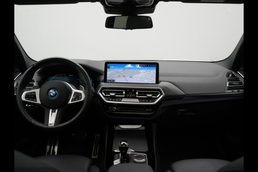 BMW X3 xDrive30e M Sport Plug In Hybrid 293pk Dealer O.H. PHEV | Trekhaak Af Fabriek | Panodak | Head Up | 360 Camera | Laser LED | 20"L.M | Lederen Sportstoelen Ventilatie &  Memory | Sfeerverlichting | Stoelen & Stuur Verwarmd | Aventurinrot III M