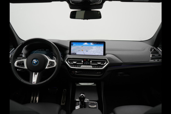BMW X3 xDrive30e M Sport Plug In Hybrid 293pk Dealer O.H. PHEV | Trekhaak Af Fabriek | Panodak | Head Up | 360 Camera | Laser LED | 20"L.M | Lederen Sportstoelen Ventilatie &  Memory | Sfeerverlichting | Stoelen & Stuur Verwarmd | Aventurinrot III M