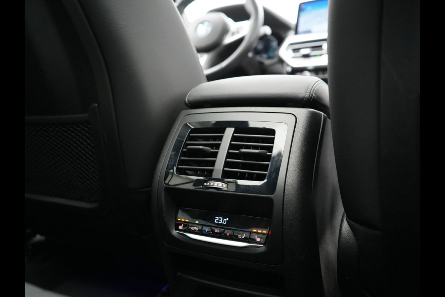 BMW X3 xDrive30e M Sport Plug In Hybrid 293pk Dealer O.H. PHEV | Trekhaak Af Fabriek | Panodak | Head Up | 360 Camera | Laser LED | 20"L.M | Lederen Sportstoelen Ventilatie &  Memory | Sfeerverlichting | Stoelen & Stuur Verwarmd | Aventurinrot III M