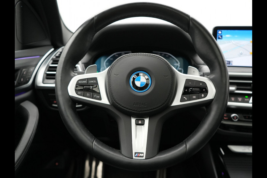 BMW X3 xDrive30e M Sport Plug In Hybrid 293pk Dealer O.H. PHEV | Trekhaak Af Fabriek | Panodak | Head Up | 360 Camera | Laser LED | 20"L.M | Lederen Sportstoelen Ventilatie &  Memory | Sfeerverlichting | Stoelen & Stuur Verwarmd | Aventurinrot III M