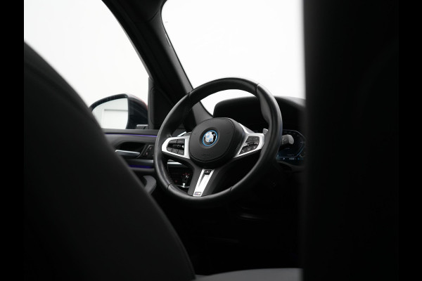 BMW X3 xDrive30e M Sport Plug In Hybrid 293pk Dealer O.H. PHEV | Trekhaak Af Fabriek | Panodak | Head Up | 360 Camera | Laser LED | 20"L.M | Lederen Sportstoelen Ventilatie &  Memory | Sfeerverlichting | Stoelen & Stuur Verwarmd | Aventurinrot III M