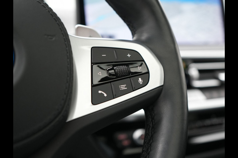 BMW X3 xDrive30e M Sport Plug In Hybrid 293pk Dealer O.H. PHEV | Trekhaak Af Fabriek | Panodak | Head Up | 360 Camera | Laser LED | 20"L.M | Lederen Sportstoelen Ventilatie &  Memory | Sfeerverlichting | Stoelen & Stuur Verwarmd | Aventurinrot III M