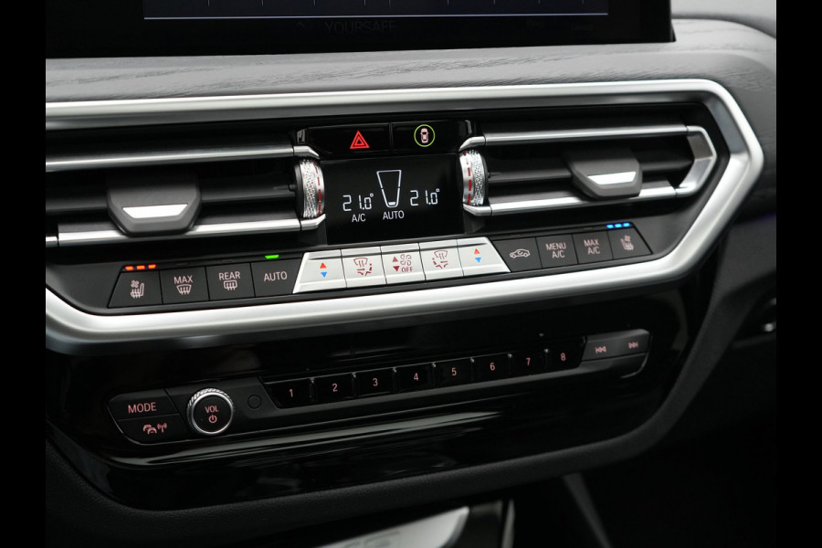 BMW X3 xDrive30e M Sport Plug In Hybrid 293pk Dealer O.H. PHEV | Trekhaak Af Fabriek | Panodak | Head Up | 360 Camera | Laser LED | 20"L.M | Lederen Sportstoelen Ventilatie &  Memory | Sfeerverlichting | Stoelen & Stuur Verwarmd | Aventurinrot III M