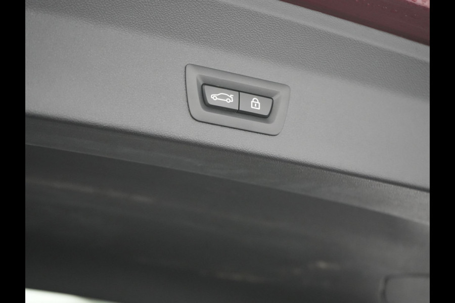 BMW X3 xDrive30e M Sport Plug In Hybrid 293pk Dealer O.H. PHEV | Trekhaak Af Fabriek | Panodak | Head Up | 360 Camera | Laser LED | 20"L.M | Lederen Sportstoelen Ventilatie &  Memory | Sfeerverlichting | Stoelen & Stuur Verwarmd | Aventurinrot III M