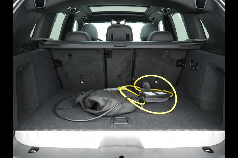 BMW X3 xDrive30e M Sport Plug In Hybrid 293pk Dealer O.H. PHEV | Trekhaak Af Fabriek | Panodak | Head Up | 360 Camera | Laser LED | 20"L.M | Lederen Sportstoelen Ventilatie &  Memory | Sfeerverlichting | Stoelen & Stuur Verwarmd | Aventurinrot III M