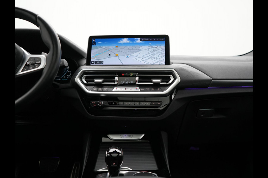 BMW X3 xDrive30e M Sport Plug In Hybrid 293pk Dealer O.H. PHEV | Trekhaak Af Fabriek | Panodak | Head Up | 360 Camera | Laser LED | 20"L.M | Lederen Sportstoelen Ventilatie &  Memory | Sfeerverlichting | Stoelen & Stuur Verwarmd | Aventurinrot III M