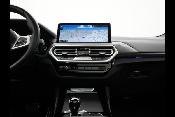 BMW X3 xDrive30e M Sport Plug In Hybrid 293pk Dealer O.H. PHEV | Trekhaak Af Fabriek | Panodak | Head Up | 360 Camera | Laser LED | 20"L.M | Lederen Sportstoelen Ventilatie &  Memory | Sfeerverlichting | Stoelen & Stuur Verwarmd | Aventurinrot III M