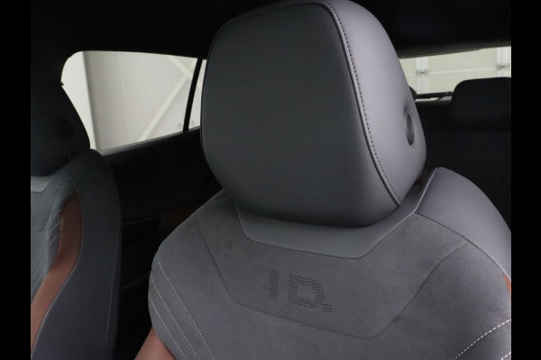 Volkswagen ID.4 First 77 kWh | Stoel & stuurverwarming | Camera | Carplay | Adaptive cruise | Half leder | 20'' | Navigatie | DAB | Sfeerverlichting