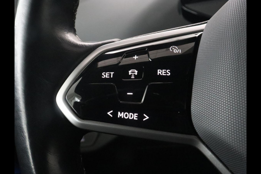 Volkswagen ID.4 First 77 kWh | Stoel & stuurverwarming | Camera | Carplay | Adaptive cruise | Half leder | 20'' | Navigatie | DAB | Sfeerverlichting