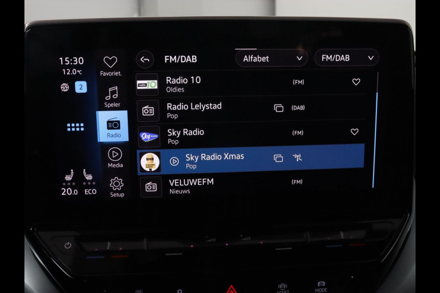 Volkswagen ID.4 First 77 kWh | Stoel & stuurverwarming | Camera | Carplay | Adaptive cruise | Half leder | 20'' | Navigatie | DAB | Sfeerverlichting