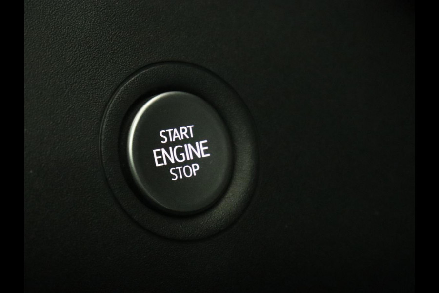 Volkswagen ID.4 First 77 kWh | Stoel & stuurverwarming | Camera | Carplay | Adaptive cruise | Half leder | 20'' | Navigatie | DAB | Sfeerverlichting