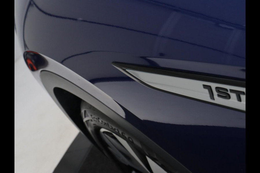 Volkswagen ID.4 First 77 kWh | Stoel & stuurverwarming | Camera | Carplay | Adaptive cruise | Half leder | 20'' | Navigatie | DAB | Sfeerverlichting