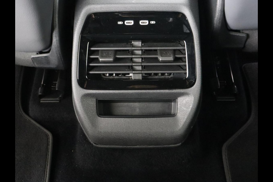 Volkswagen ID.4 First 77 kWh | Stoel & stuurverwarming | Camera | Carplay | Adaptive cruise | Half leder | 20'' | Navigatie | DAB | Sfeerverlichting