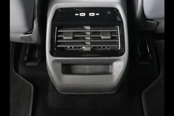 Volkswagen ID.4 First 77 kWh | Stoel & stuurverwarming | Camera | Carplay | Adaptive cruise | Half leder | 20'' | Navigatie | DAB | Sfeerverlichting