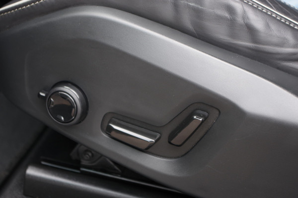 Volvo XC60 2.0 T6 Plug-in hybrid AWD 350 PK Plus Dark, Panoramadak, Luchtvering, Keyless, Memory, Carplay