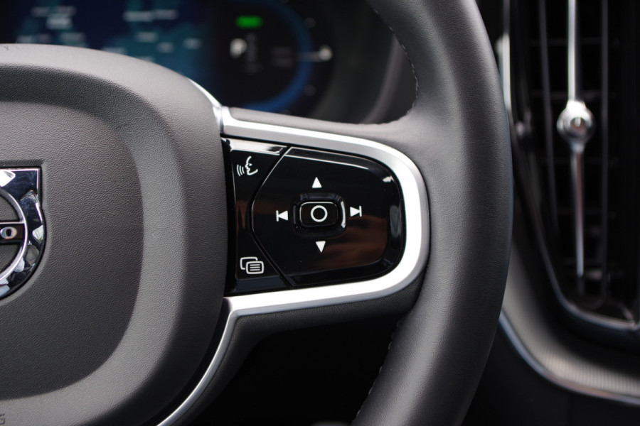 Volvo XC60 2.0 T6 Plug-in hybrid AWD 350 PK Plus Dark, Panoramadak, Luchtvering, Keyless, Memory, Carplay