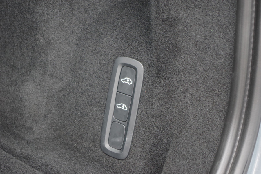 Volvo XC60 2.0 T6 Plug-in hybrid AWD 350 PK Plus Dark, Panoramadak, Luchtvering, Keyless, Memory, Carplay