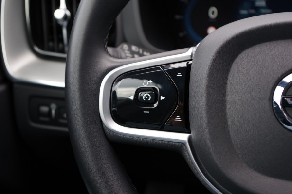 Volvo XC60 2.0 T6 Plug-in hybrid AWD 350 PK Plus Dark, Panoramadak, Luchtvering, Keyless, Memory, Carplay