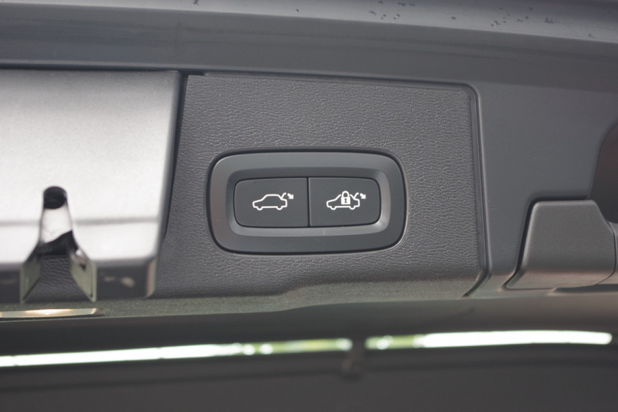 Volvo XC60 2.0 T6 Plug-in hybrid AWD 350 PK Plus Dark, Panoramadak, Luchtvering, Keyless, Memory, Carplay