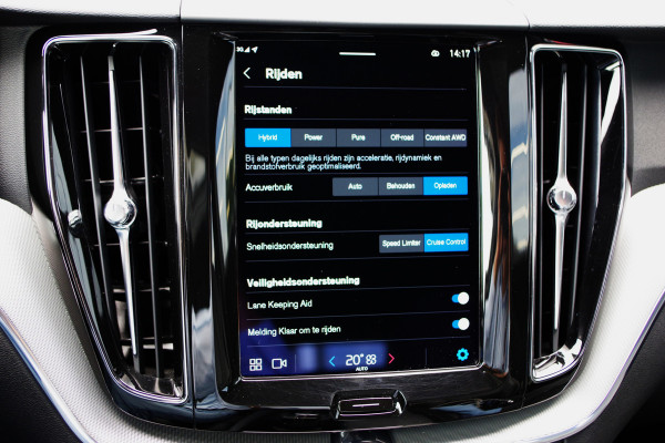 Volvo XC60 2.0 T6 Plug-in hybrid AWD 350 PK Plus Dark, Panoramadak, Luchtvering, Keyless, Memory, Carplay