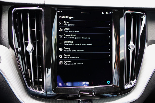 Volvo XC60 2.0 T6 Plug-in hybrid AWD 350 PK Plus Dark, Panoramadak, Luchtvering, Keyless, Memory, Carplay