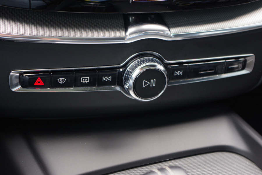 Volvo XC60 2.0 T6 Plug-in hybrid AWD 350 PK Plus Dark, Panoramadak, Luchtvering, Keyless, Memory, Carplay