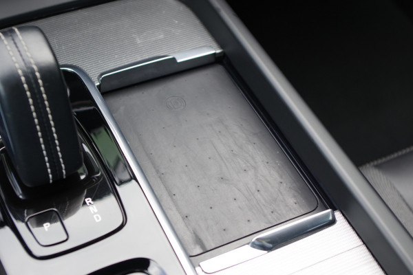 Volvo XC60 2.0 T6 Plug-in hybrid AWD 350 PK Plus Dark, Panoramadak, Luchtvering, Keyless, Memory, Carplay