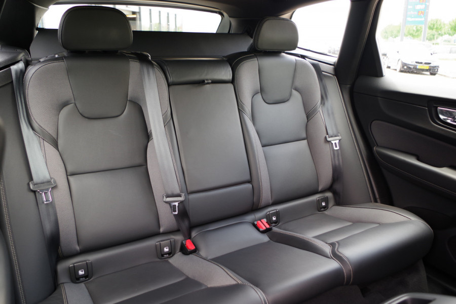 Volvo XC60 2.0 T6 Plug-in hybrid AWD 350 PK Plus Dark, Panoramadak, Luchtvering, Keyless, Memory, Carplay