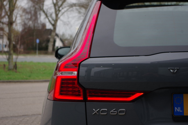 Volvo XC60 2.0 T6 Plug-in hybrid AWD 350 PK Plus Dark, Panoramadak, Luchtvering, Keyless, Memory, Carplay