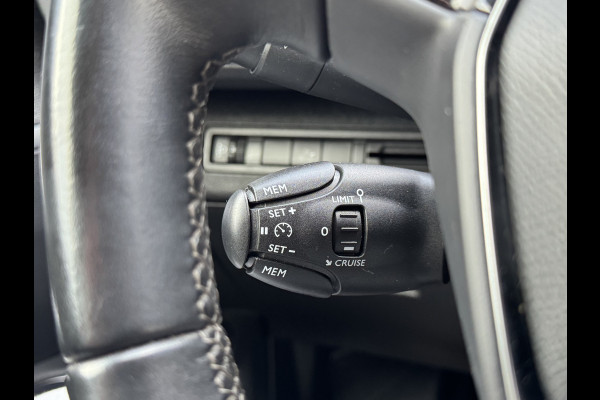 Peugeot 5008 1.2 Turbo Premium 7p Navigatie/Clima/Trekhaak/Keyless entry/DB riem vervangen