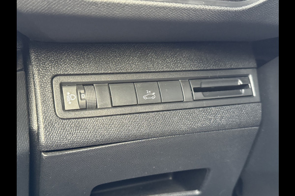 Peugeot 5008 1.2 Turbo Premium 7p Navigatie/Clima/Trekhaak/Keyless entry/DB riem vervangen