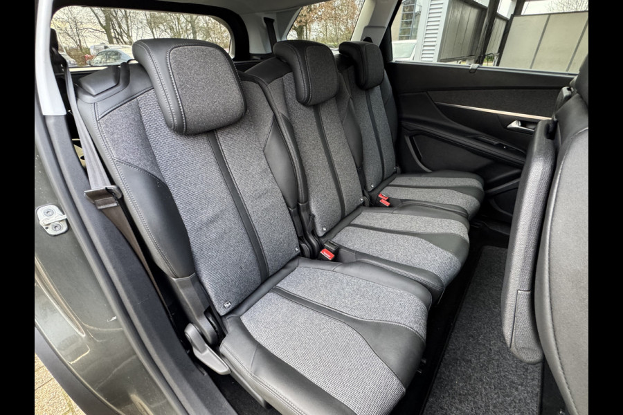 Peugeot 5008 1.2 Turbo Premium 7p Navigatie/Clima/Trekhaak/Keyless entry/DB riem vervangen