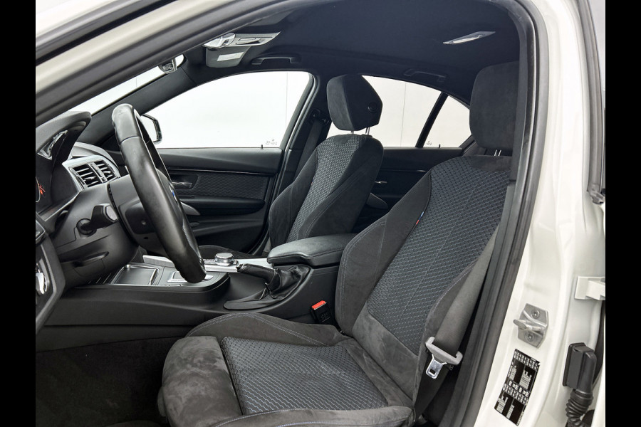 BMW 3-serie 320i Executive Edition M-Pakket (NL-auto, Dealer onderH, Navi Prof, StoelV, Sportstoelen, Parkeerhulp, Etc)