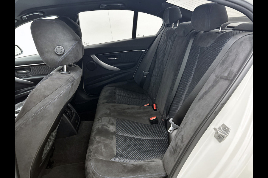 BMW 3-serie 320i Executive Edition M-Pakket (NL-auto, Dealer onderH, Navi Prof, StoelV, Sportstoelen, Parkeerhulp, Etc)
