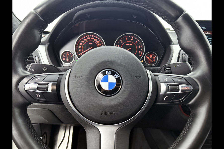 BMW 3-serie 320i Executive Edition M-Pakket (NL-auto, Dealer onderH, Navi Prof, StoelV, Sportstoelen, Parkeerhulp, Etc)